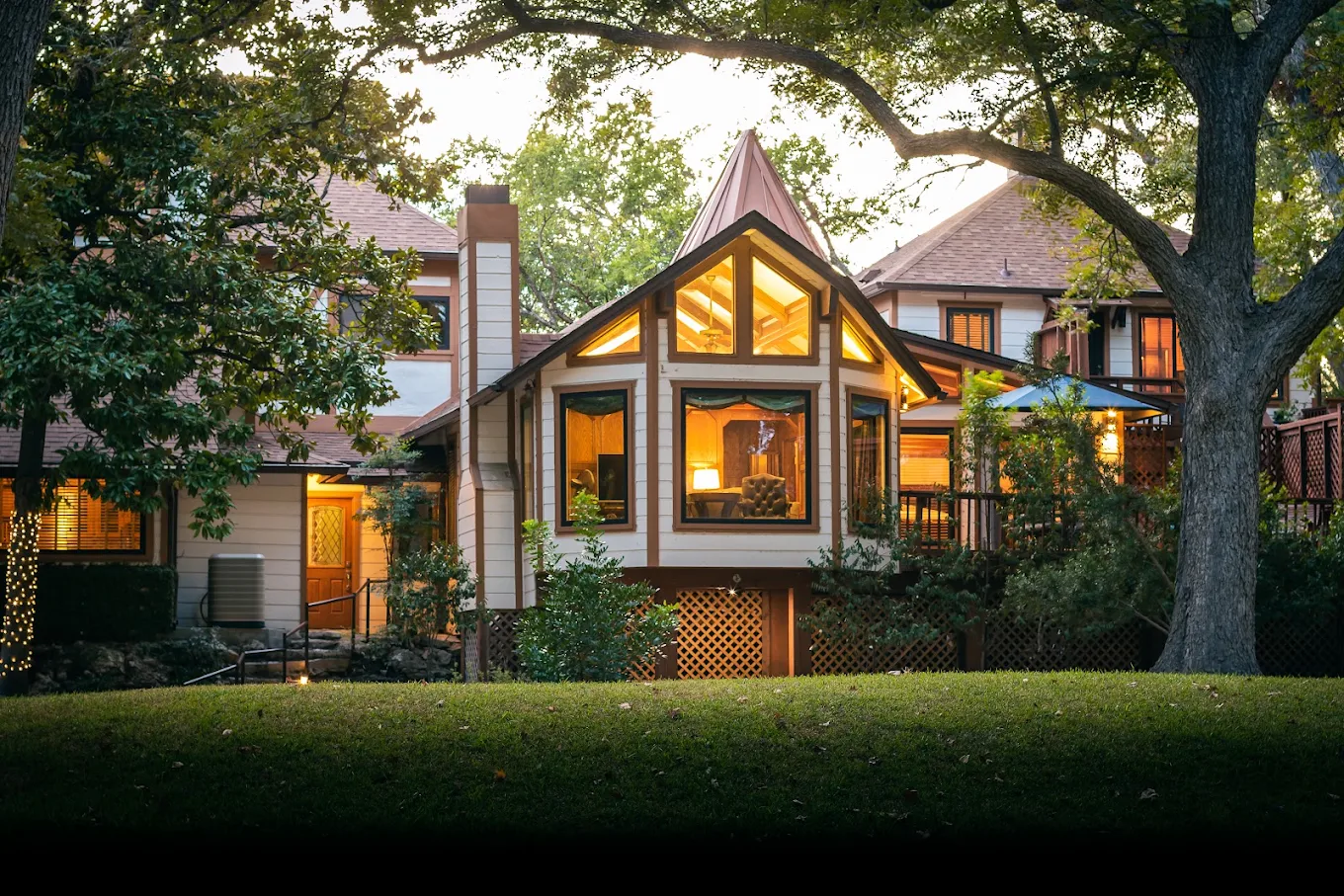Creekhaven Inn & Spa at dusk, Wimberley, Texas Hill Country